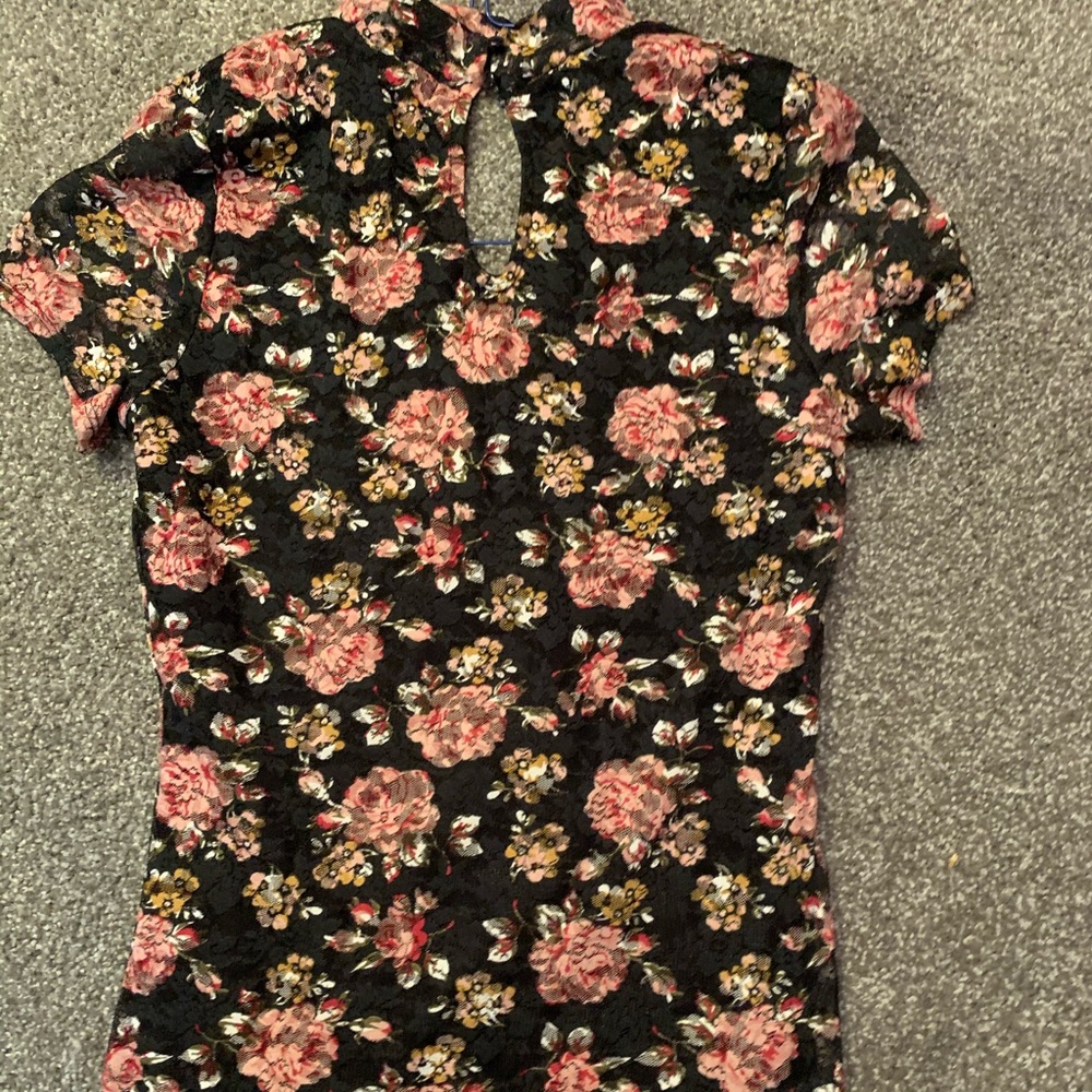 Almost Famous Back-Button Floral Top